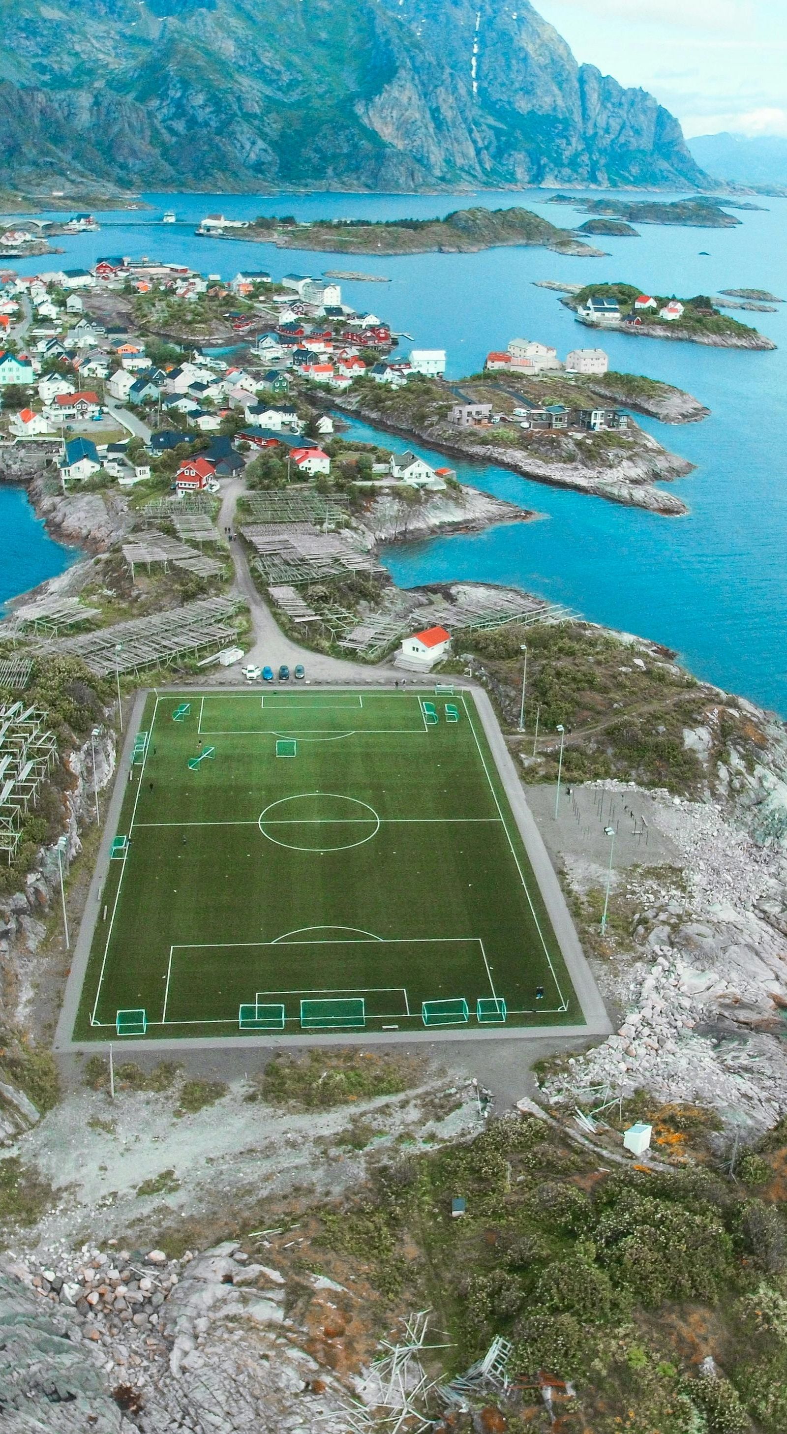 VI SØKER NYE SPORTSAGENTER