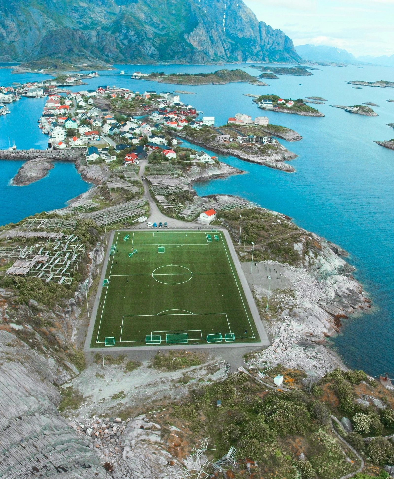 VI SØKER NYE SPORTSAGENTER