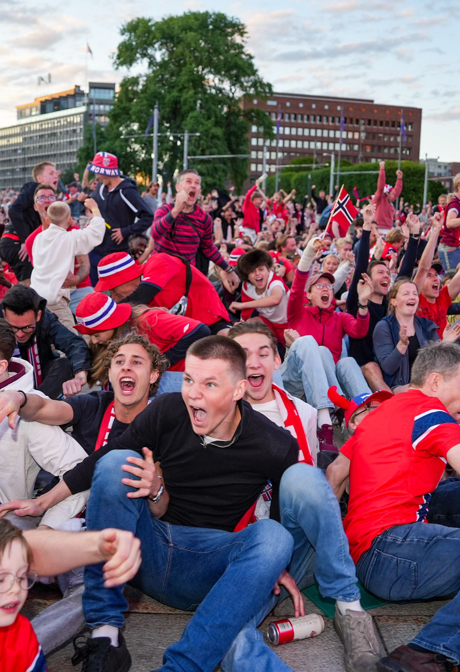 TV 2 legger til rette for folkefest mot England